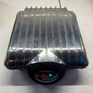 VillaWare Uno Series 4 SQ Belgian Waffle Maker vintage